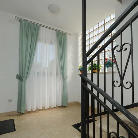 Jasmina アパート *